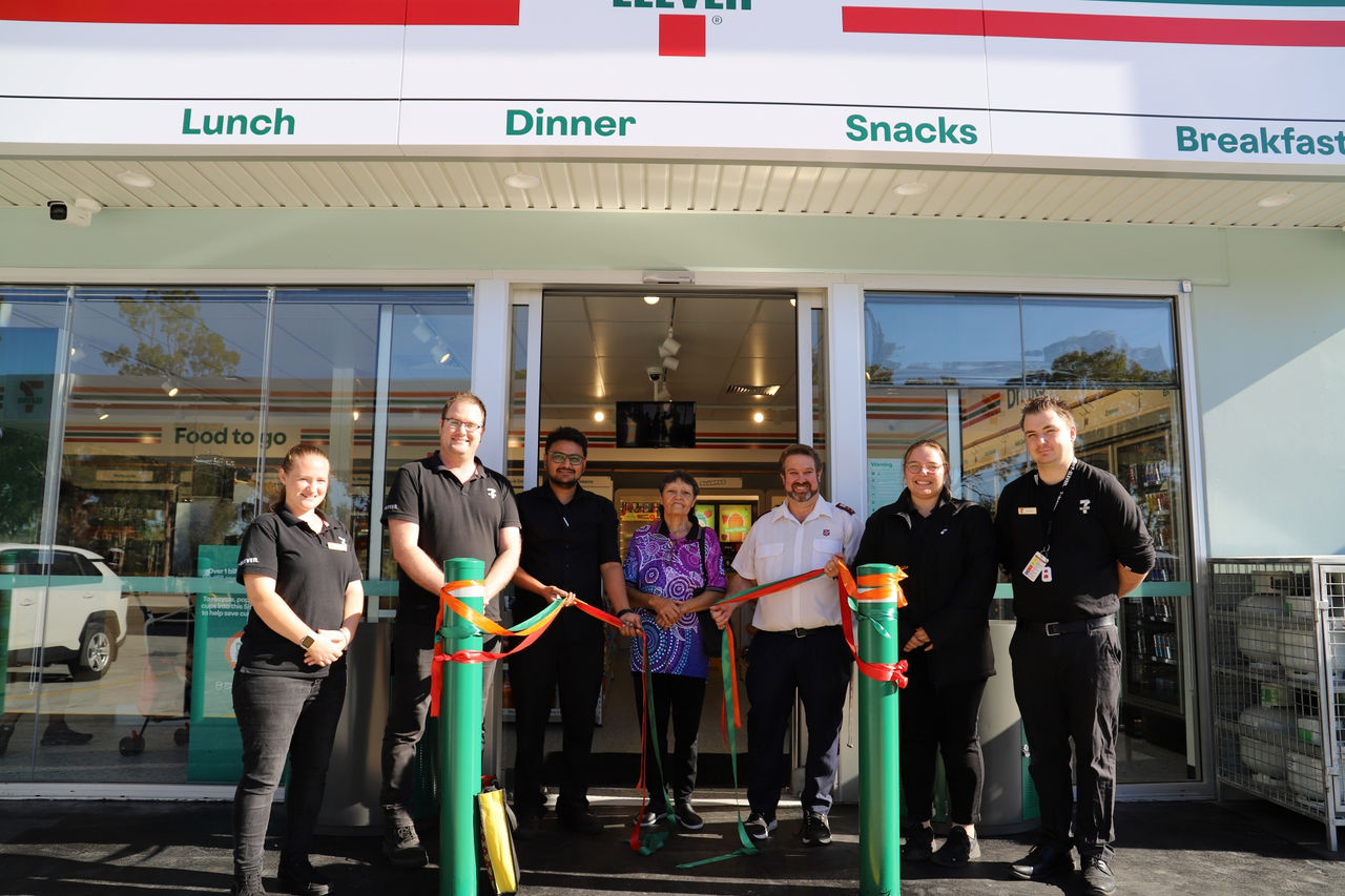 Picture of 7-Eleven Withers team members and local community members