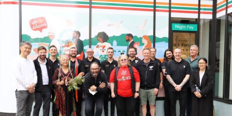 Image of team members and guests at opening of 7-Eleven Bowen Hills